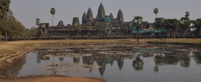 Jazero s odrazom chrámu Angkor Wat