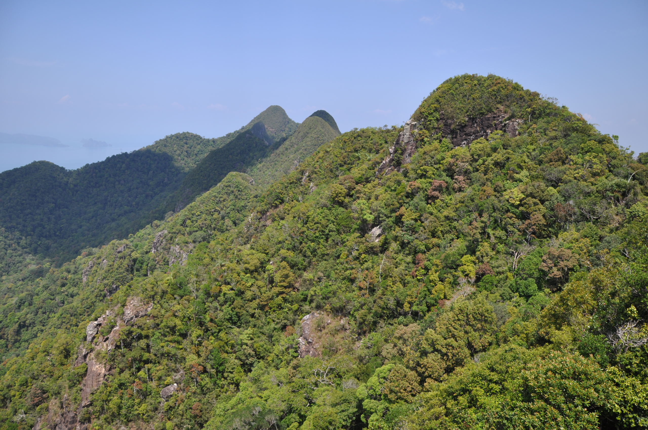 Langkawi Cesta na Langkawi, pohľad na vrcholy zelených kopcov z výšky