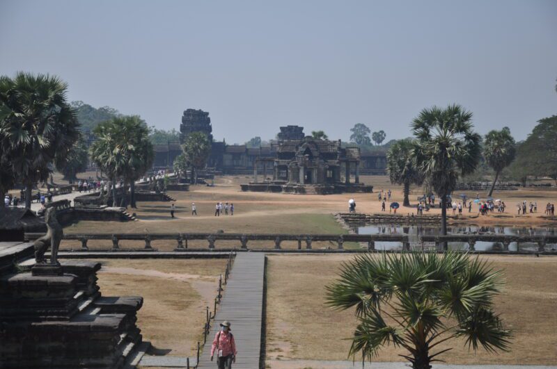 Kambodža, Angkor Wat - pohľad zo vstupnej brány