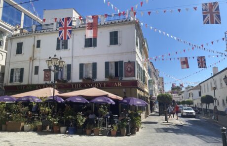 Pohľad na budovu v Gibraltáre na Hlavnej ulici