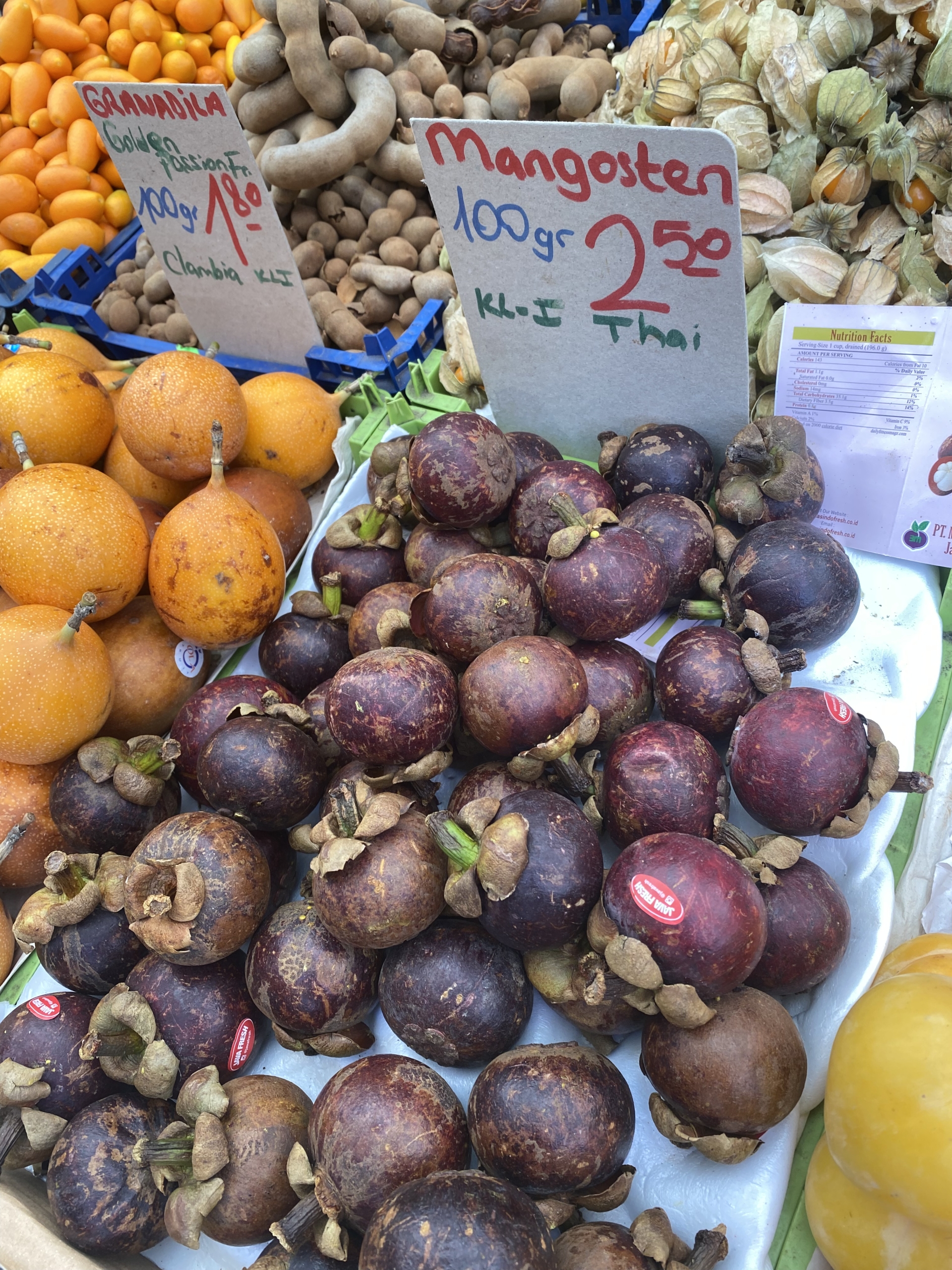 Naschmarkte, Viedeň Viedeň: Čo vidieť za jeden deň - exotické ovocie mangostana