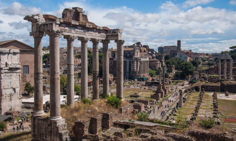 čo vidieť v Ríme - pohľad na Forum Romanum od Kapitolu