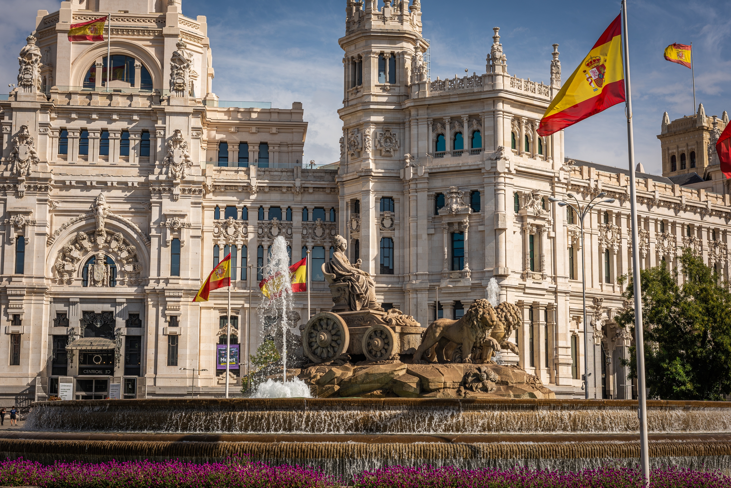 Fuente de Cibeles čo vidieť v Madride - pohľad na fontánu Cibeles