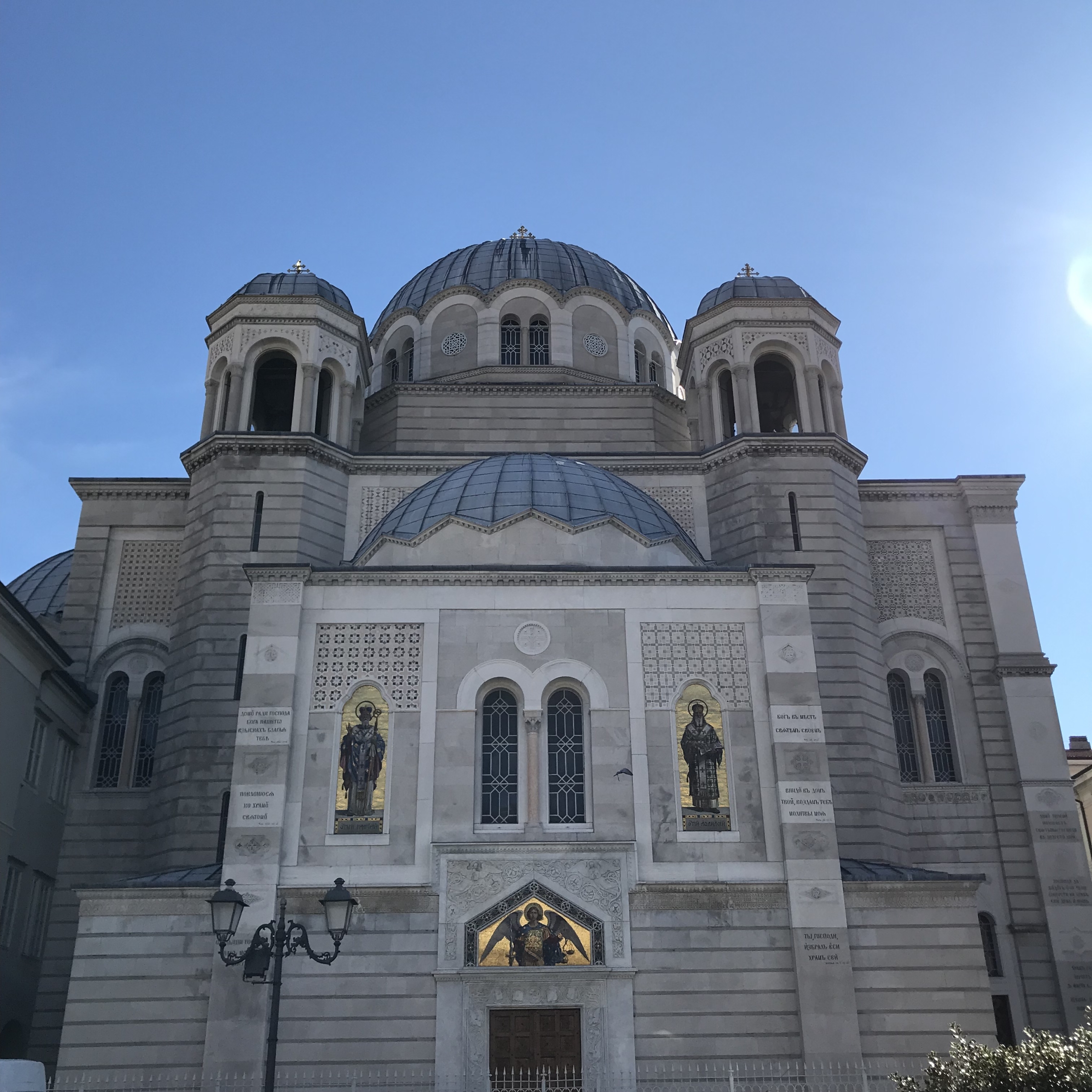Pohľad na priečelie pravoslávneho kostola sv. Spyridona