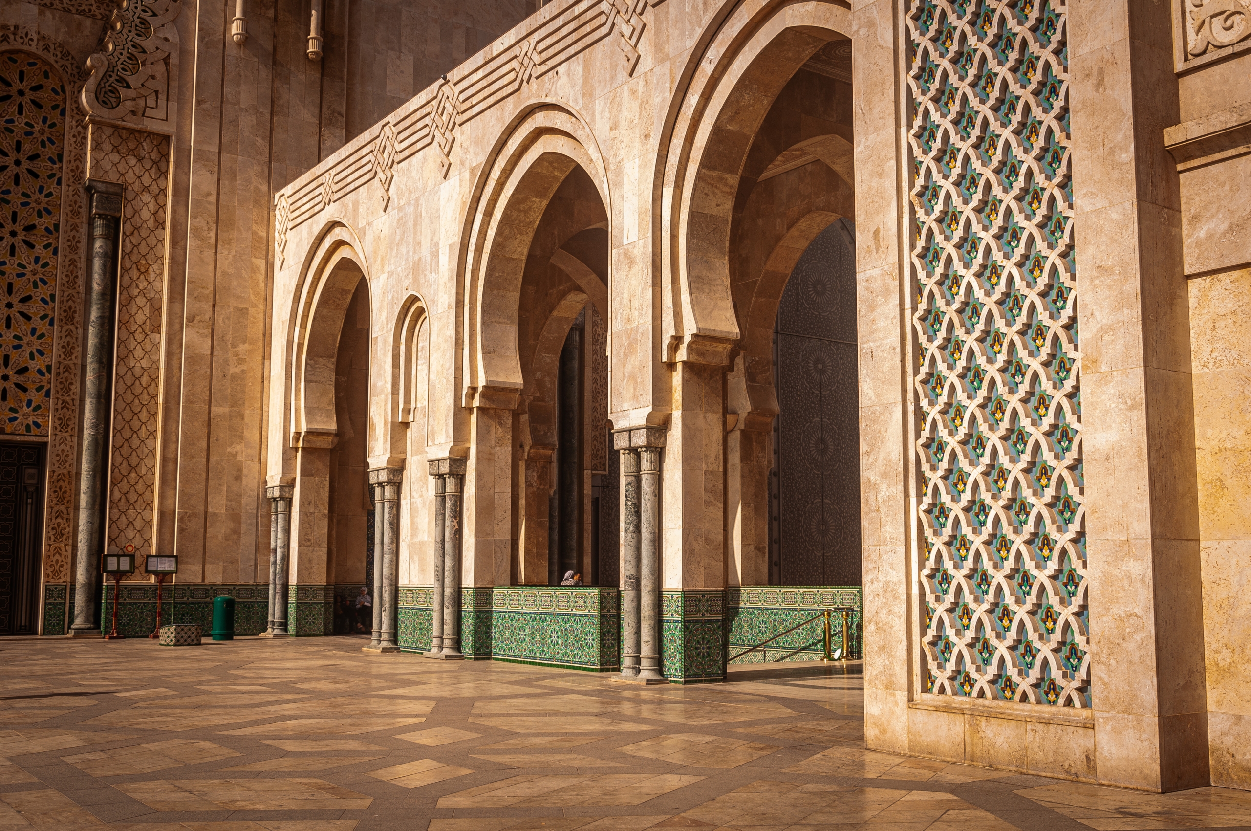 Casablanca Z Casablancy do Fésu - pohľad na bočný vchod do mešity