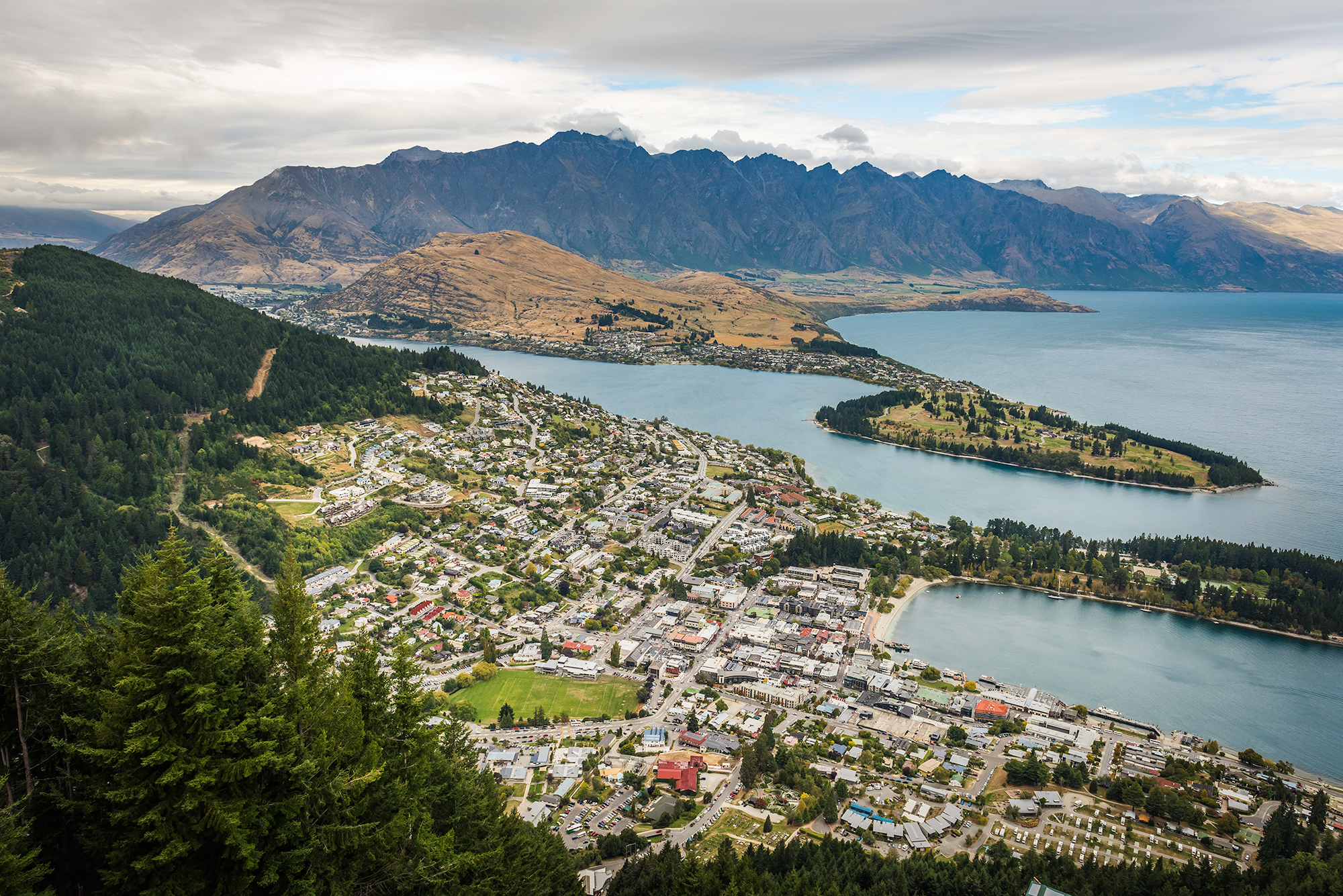 Queenstown, Nový Zéland Itinerár na 8 dní po Novom Zélande: pohľad na mesto Queenstown zhora