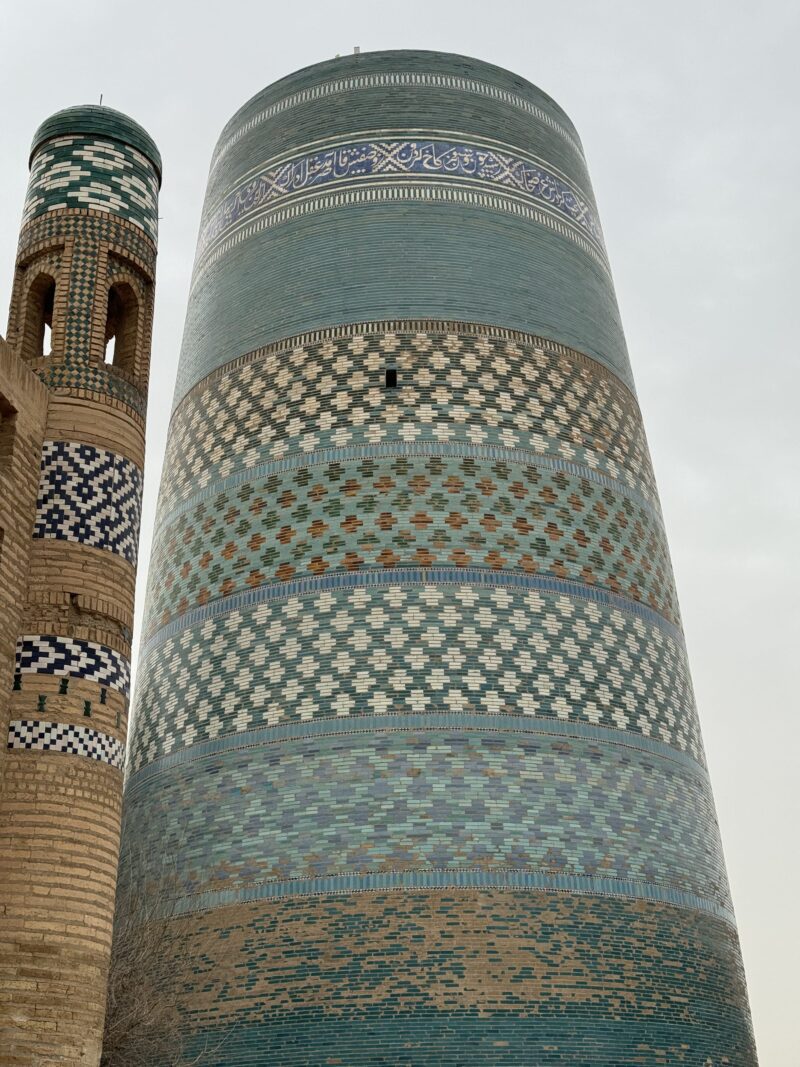 Chiva a jej nedostavaný minaret Kalta Minor