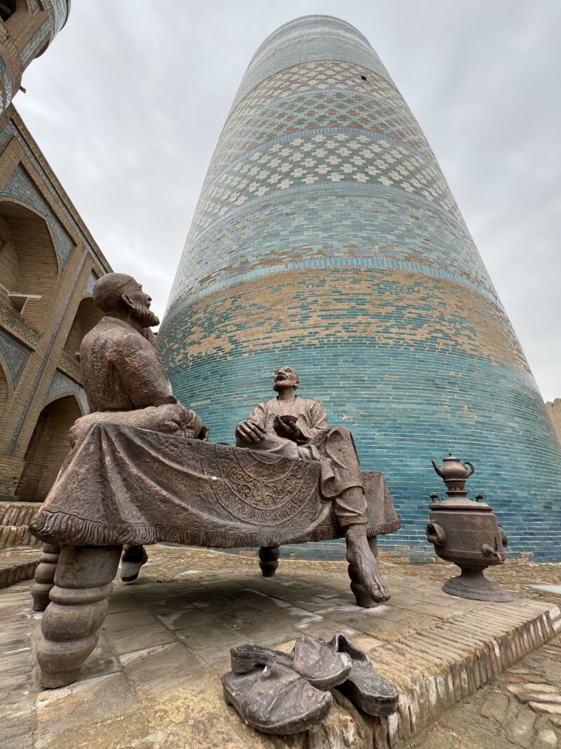 Nedostavaný farebný minaret Kalta Minor v Chive