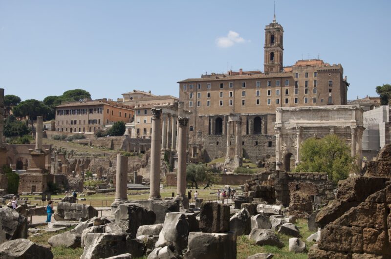 Forum Romanum a Kapitol v pozadí